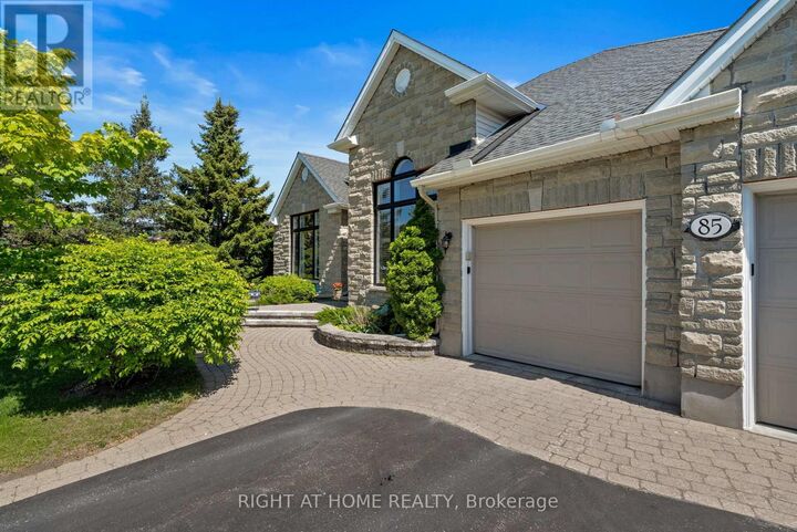 Property Photo:  85 Brightside Avenue  ON K2S 1K2 