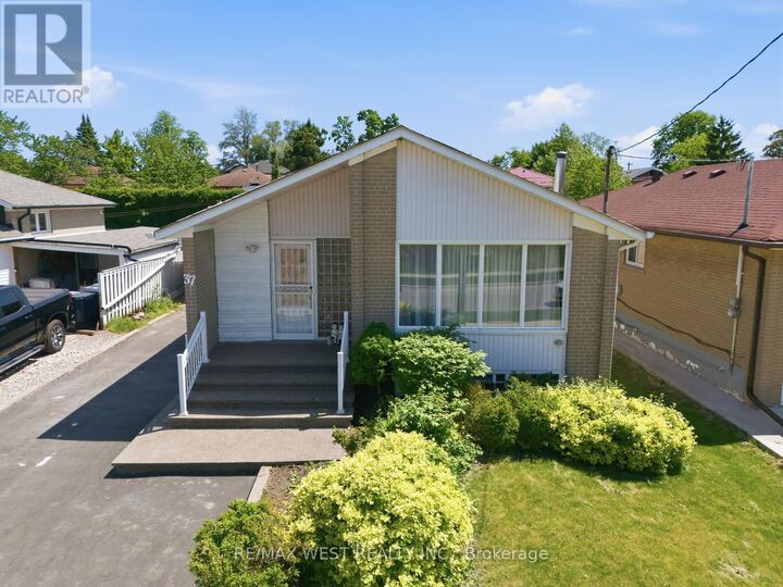 Property Photo:  37 Beaumonde Heights Drive  ON M9V 1V7 