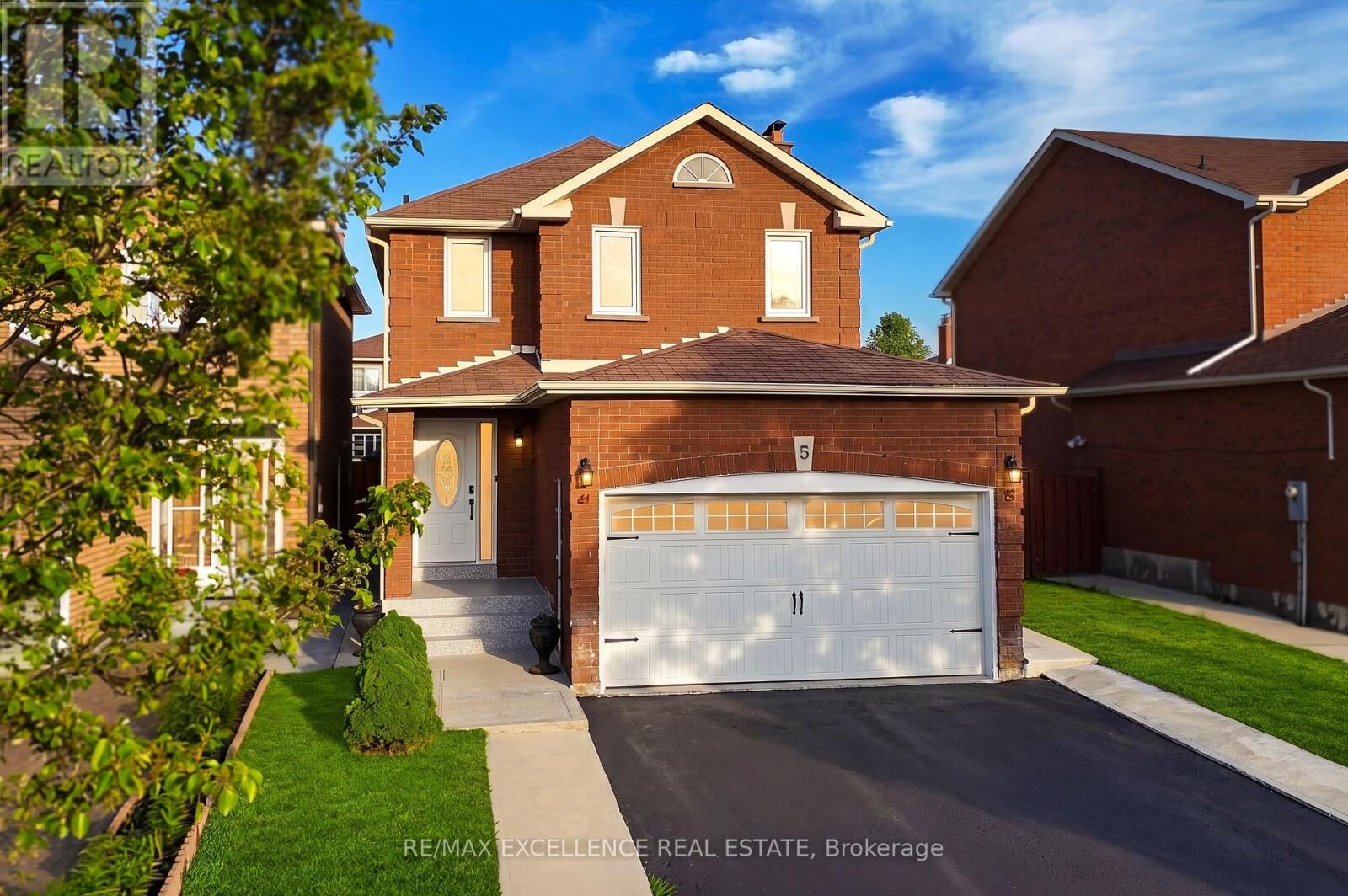 Property Photo:  5 Tulip Drive  ON L6Y 3T1 