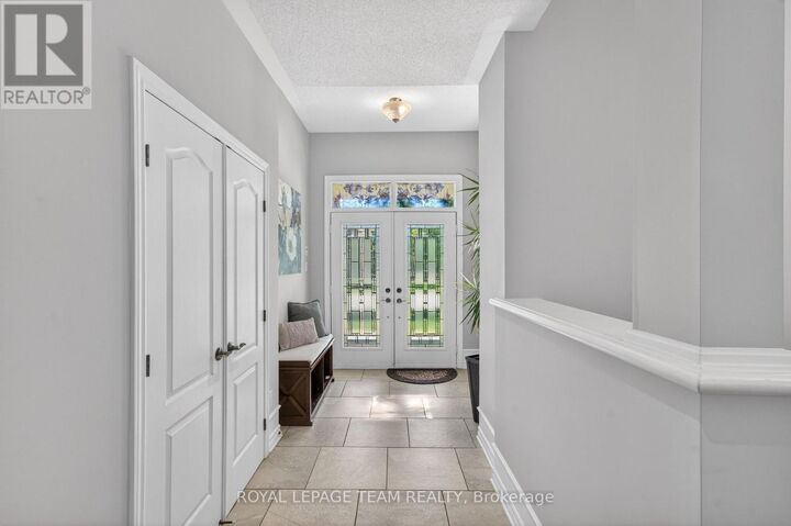Property Photo: 51 Bridle Crest Court ON K2M 0H5