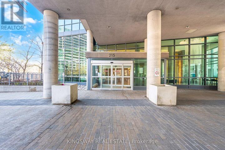 Property Photo:  215 Fort York Boulevard 3211  ON M5V 4A1 