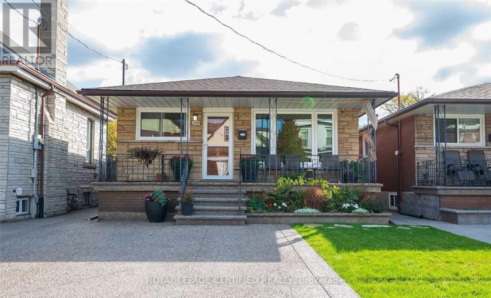 Property Photo:  290 Balmoral Avenue North  ON L8L 7S4 