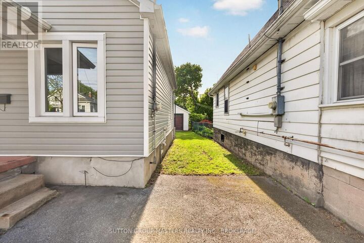 Property Photo:  21 Connaught Street  ON K7K 4W1 