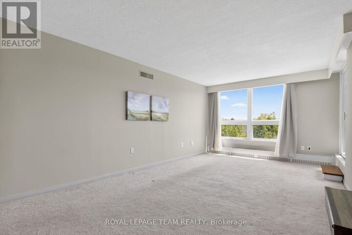 Property Photo:  373 Laurier Avenue East 5  ON K1N 8X6 