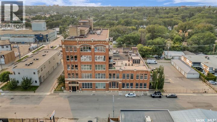 Property Photo: 105 211 D Avenue N SK S7L 1M7