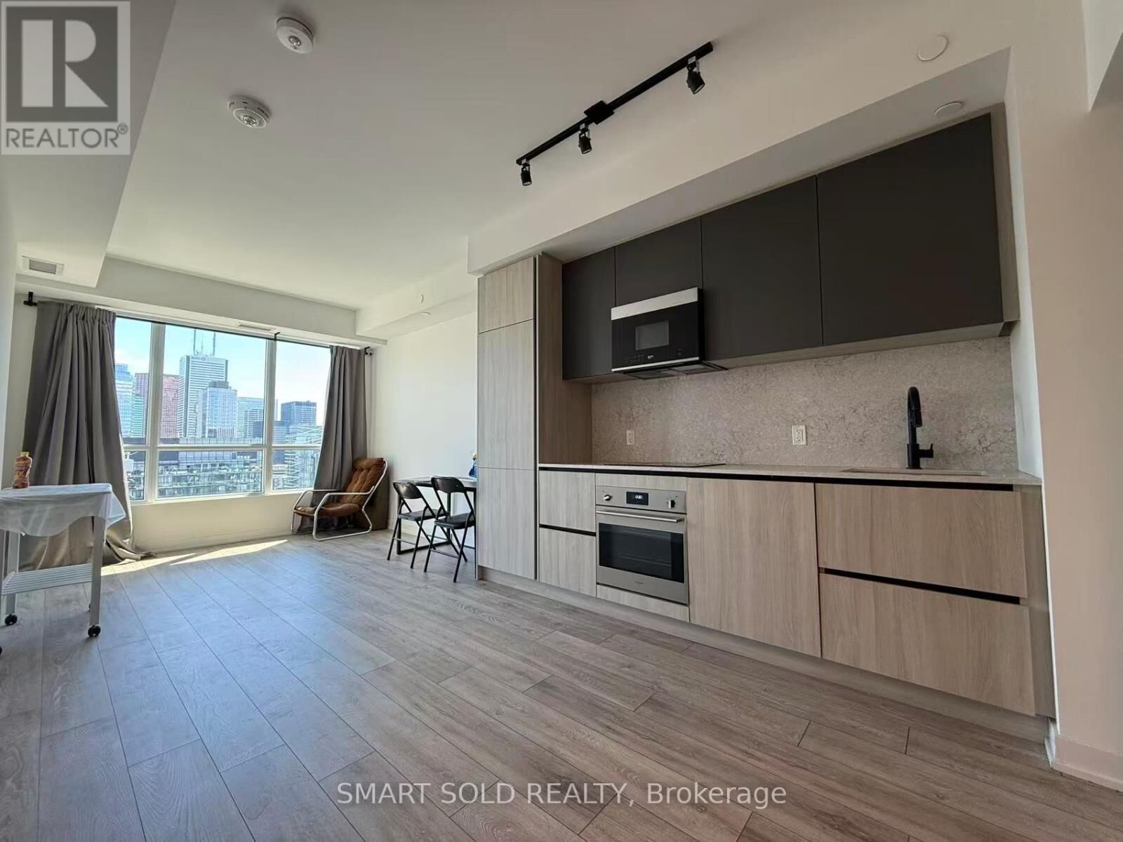 Property Photo: 108 Peter Street 4903 ON M5V 0W2