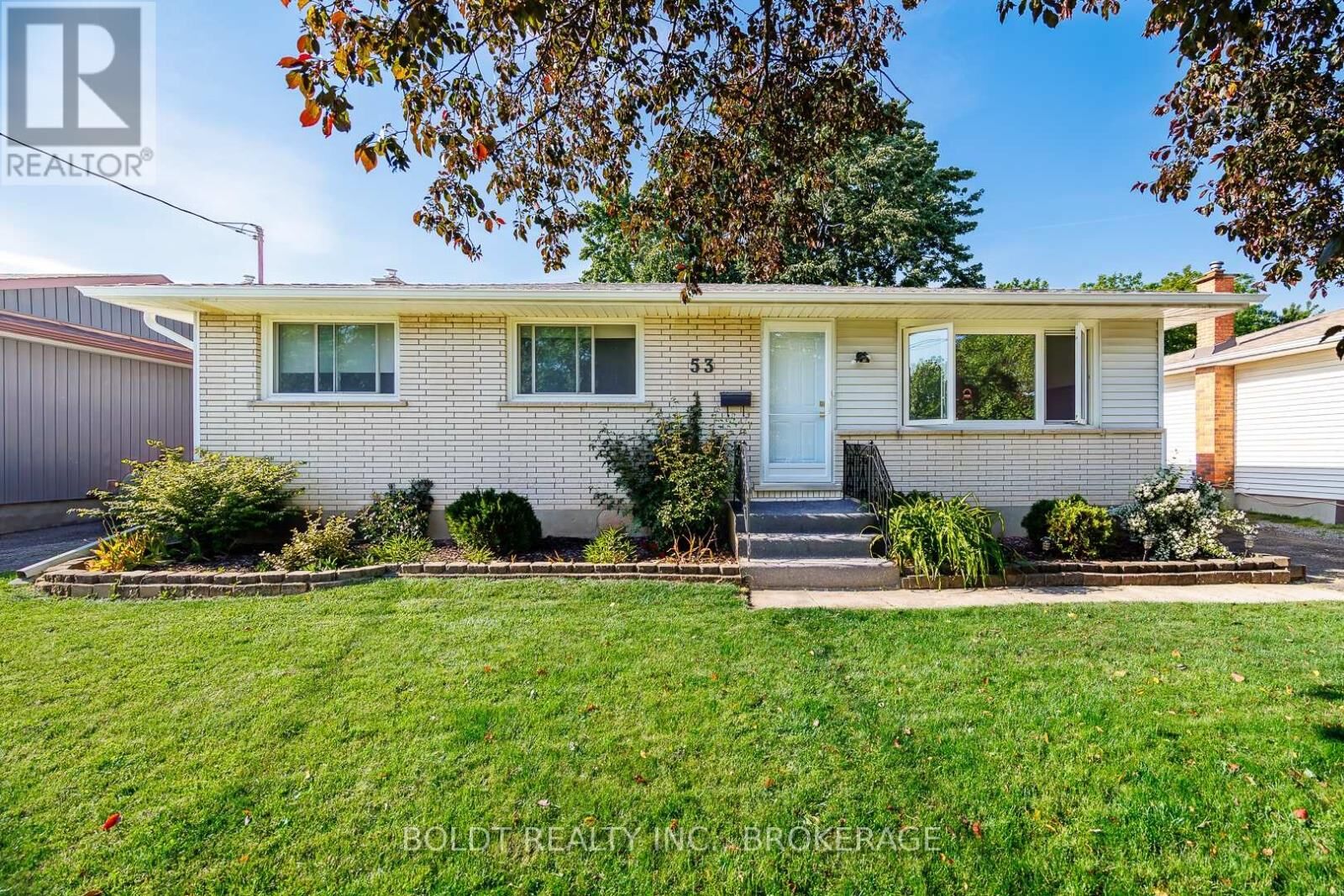 Property Photo:  53 Huntley Crescent  ON L2M 6E5 