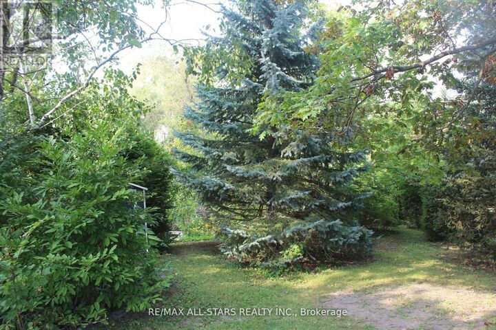 Property Photo:  40-A Riverglen Drive  ON L4P 2R1 