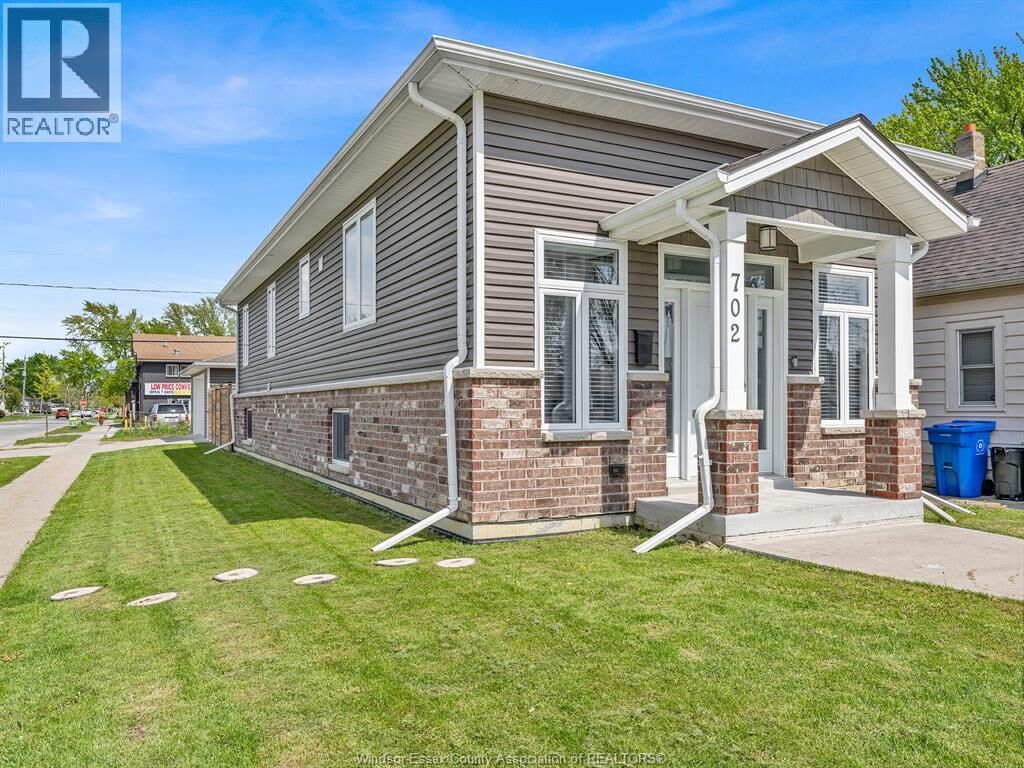 Photo de la propriété:  702 Lesperance Road  ON N8N 1W7 