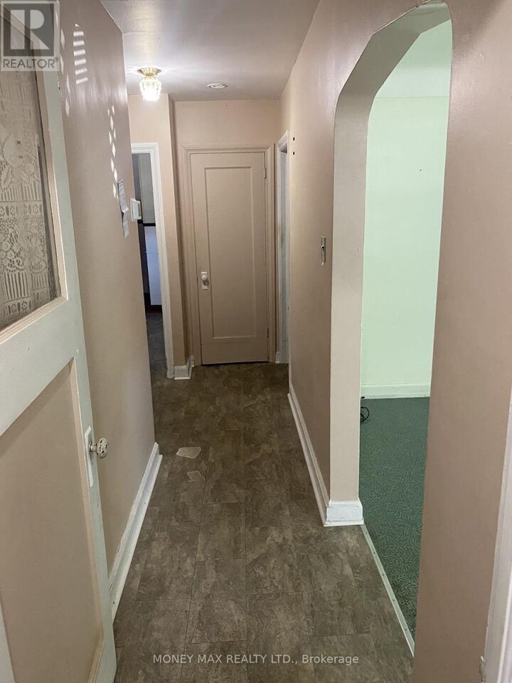 Property Photo:  1424 Rosenthal Avenue Carlington Avenue  ON K1Z 8H9 