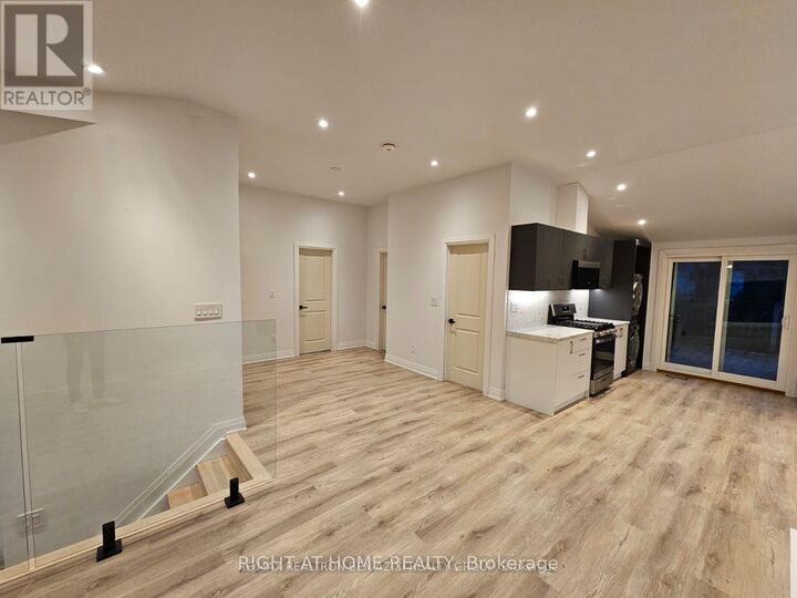 Property Photo: 271 Parkwood Avenue ON L4P 2X4