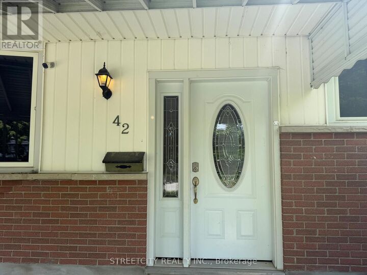 Property Photo:  42 Oneida Road  ON N5V 2X1 