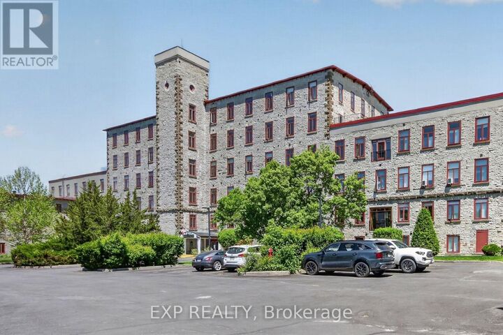 Property Photo:  1 Rosamond Street East 317  ON K0A 1A0 