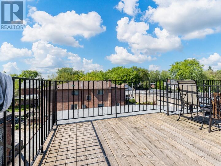 Property Photo:  3040 Dundas Street West 3  ON M6P 1Z3 