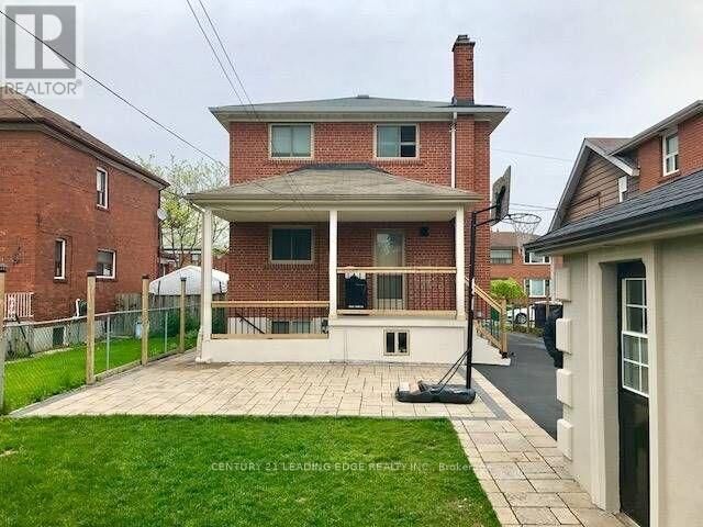 Photo de la propriété:  64 Gray Avenue  ON M6N 4S8 