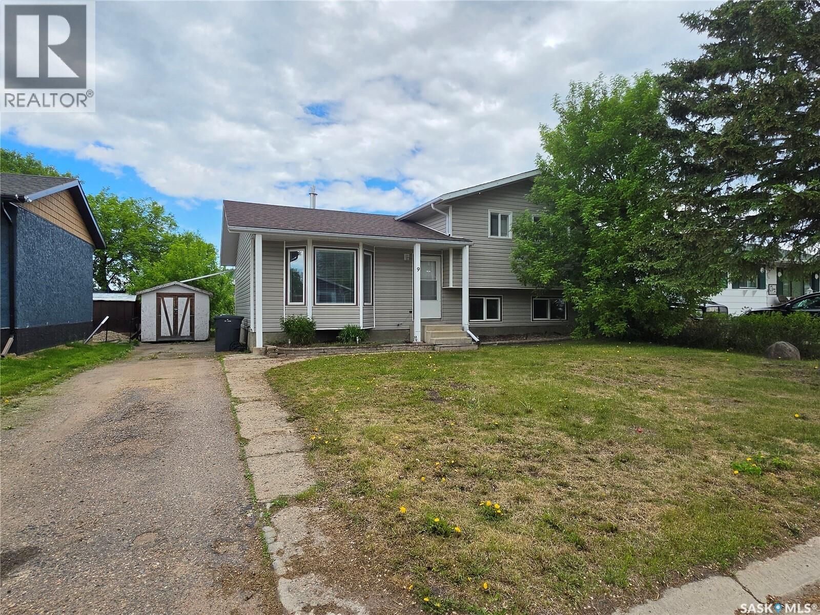 Property Photo:  9 Stack Crescent  SK S9X 1B6 