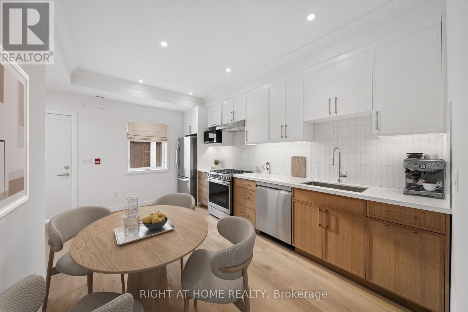 Property Photo:  91 Barton Avenue 10  ON M6G 1P7 