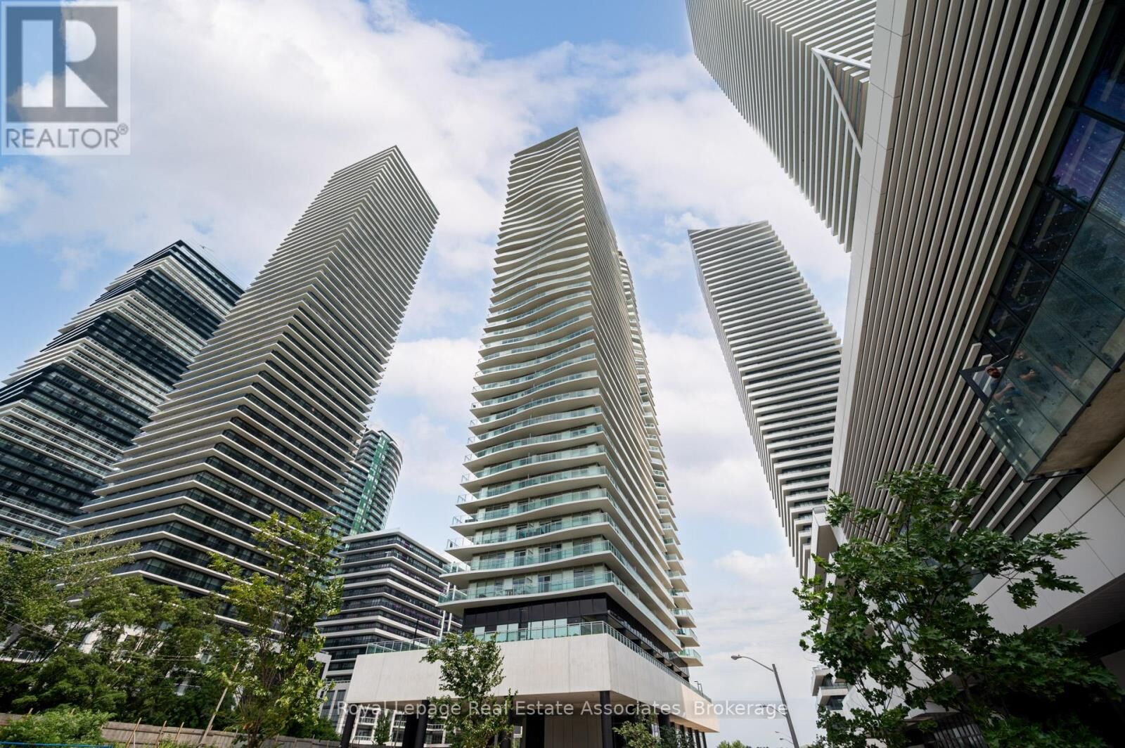 Property Photo:  33 Shore Breeze Drive 2803  ON M8V 1A1 