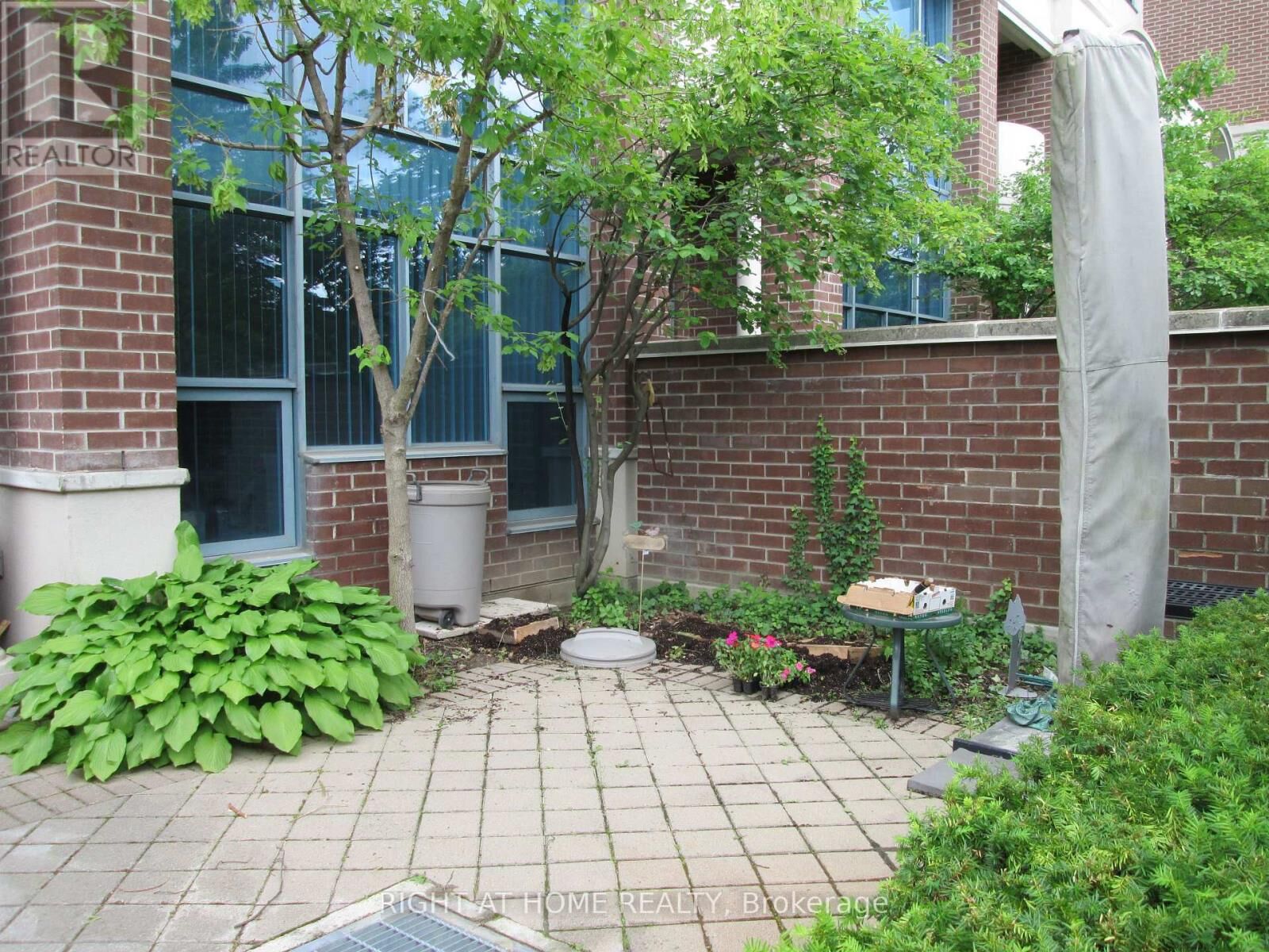 Photo de la propriété: 233 Beecroft Road 111 ON M2N 6Z9
