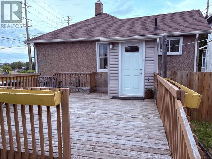 Property Photo:  58 Balsam St  ON P7A 5M9 