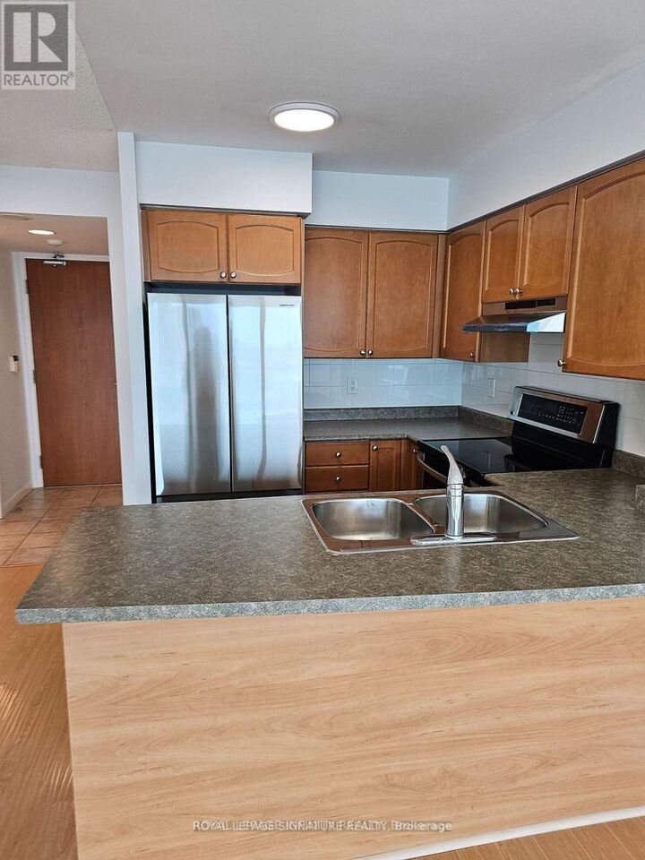 Property Photo:  219 Fort York Boulevard 1810  ON M5V 1B1 