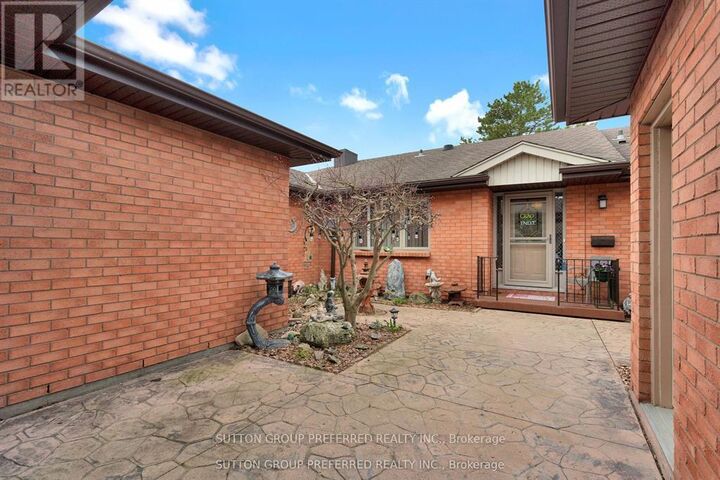 Property Photo: 55 Fiddlers Green Road 18 ON N6H 4T8