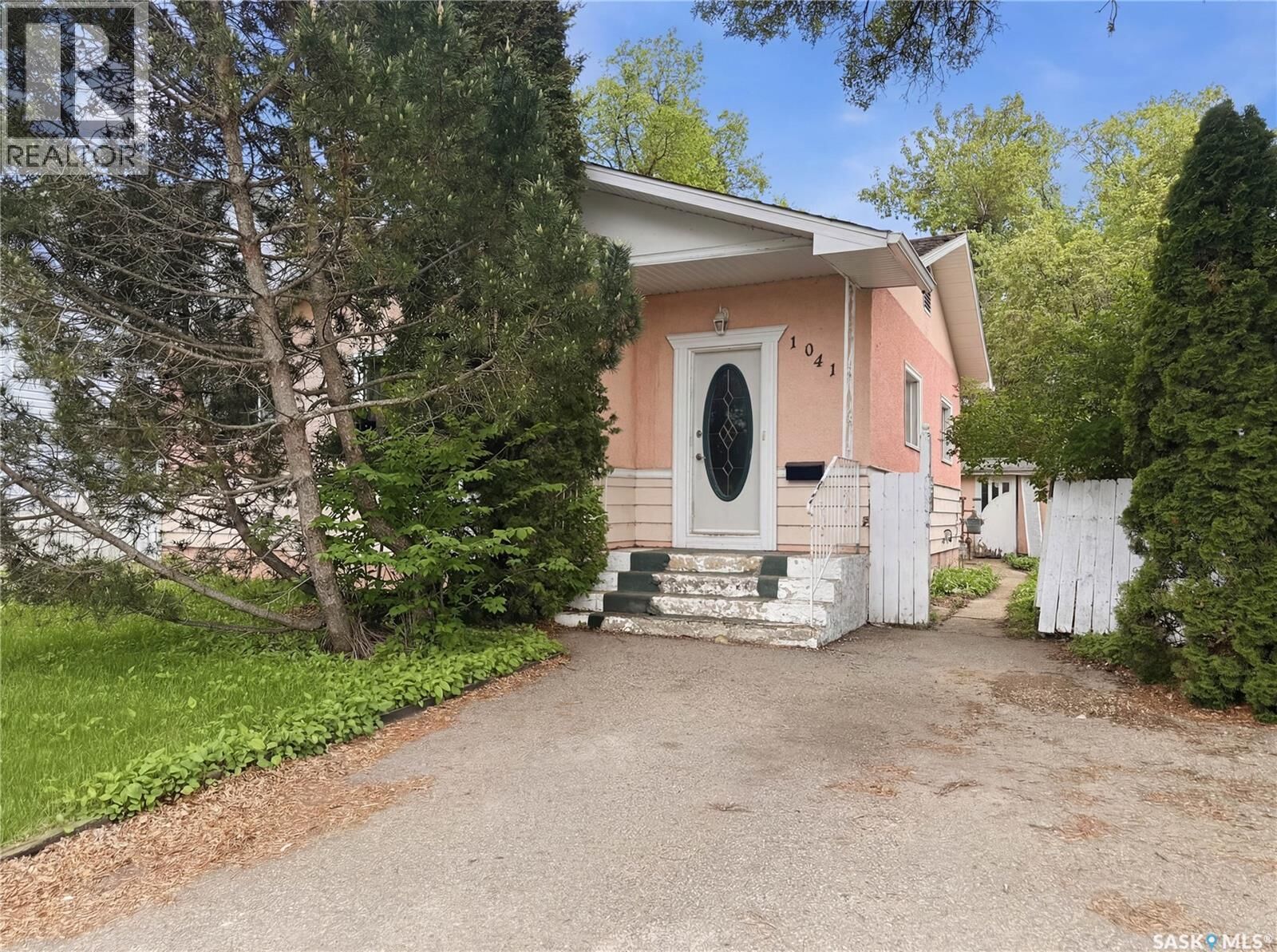 Property Photo: 1041 3rd Street E SK S6V 0J4