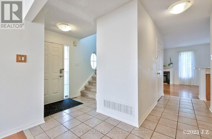 Property Photo:  2 Waterton Crescent  ON L4B 4L7 