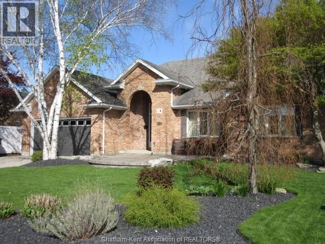Property Photo:  8 Christina Place  ON N7L 5K4 