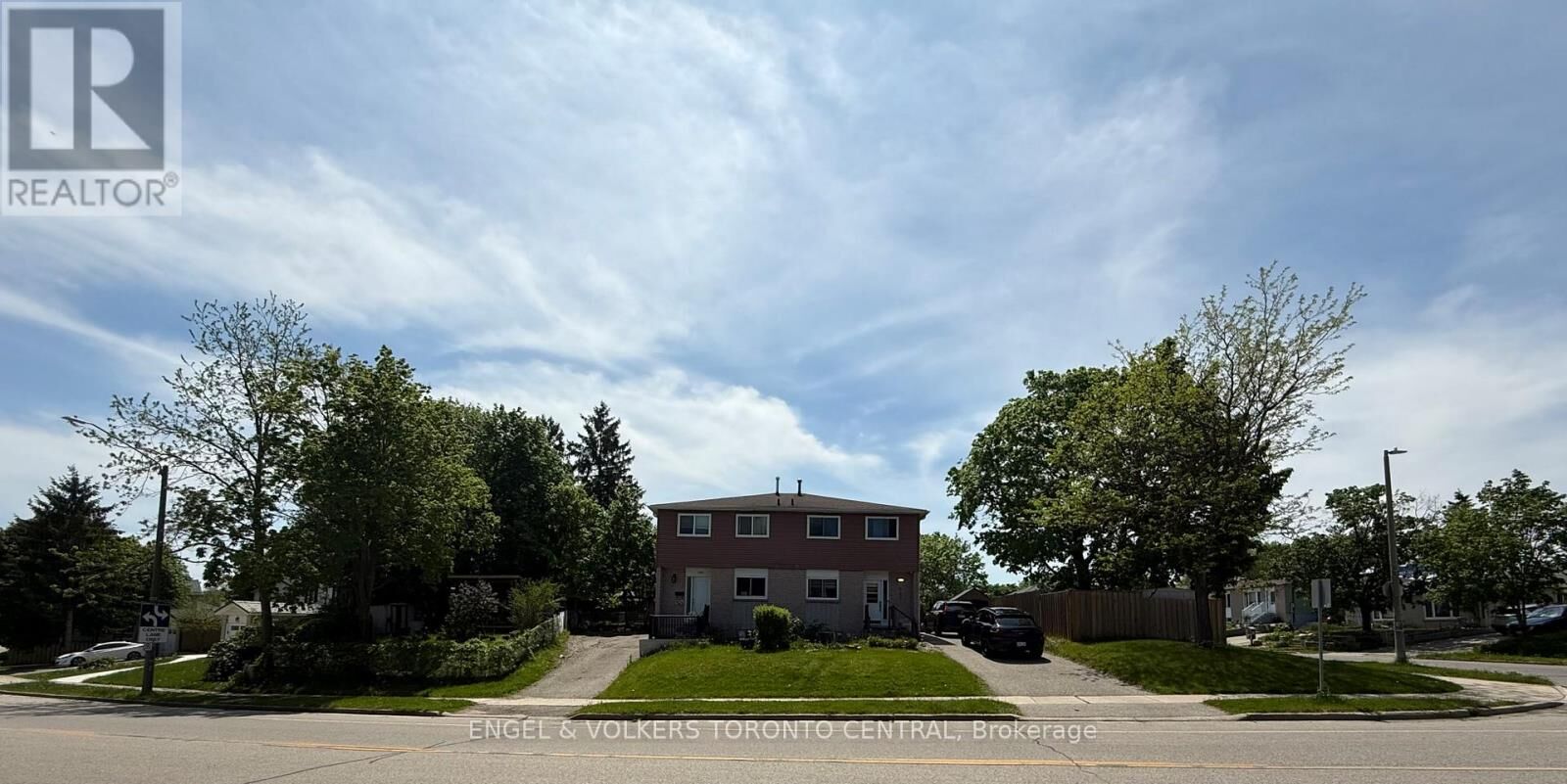 Property Photo:  687 College Avenue West  ON N1G 2Y2 