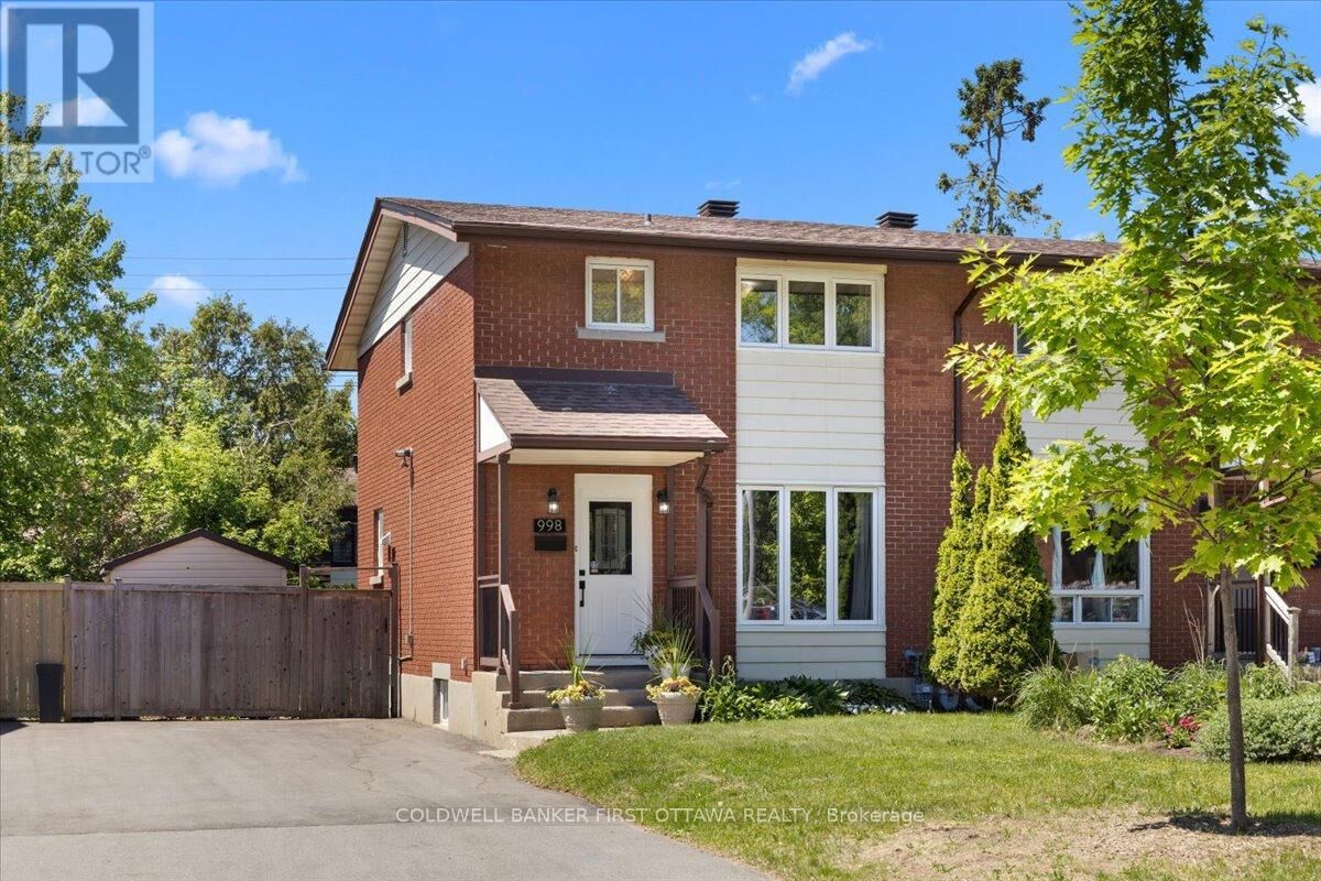 Photo de la propriété:  998 Mossdale Street  ON K2B 5S7 