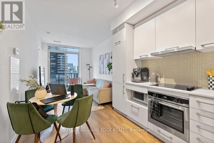 Property Photo:  87 Peter Street 1901  ON M5V 0P1 