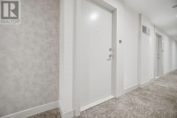 Property Photo:  215 Veterans Drive 901  ON L7A 5L6 