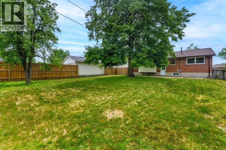 Photo de la propriété:  890 Hollands Avenue  ON N7S 3C1 