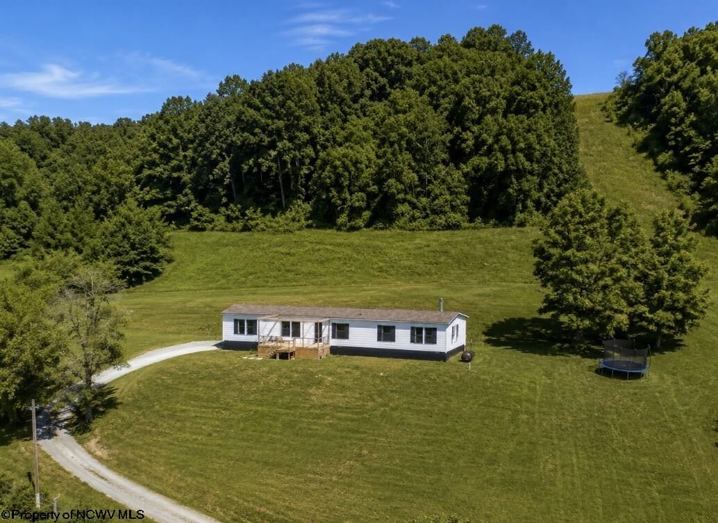 Property Photo: 322 Old Acres Road WV 26378