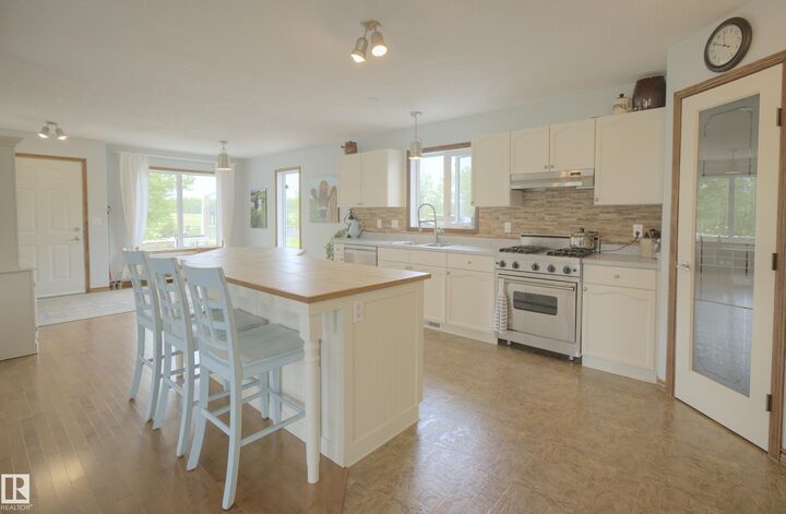 Photo de la propriété:  1213 Twp Road 554  AB T0E 1V0 