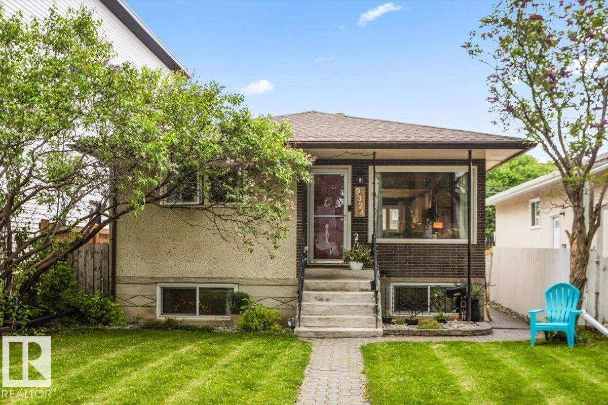 Property Photo:  9324 70 Avenue NW  AB T6E 0T7 