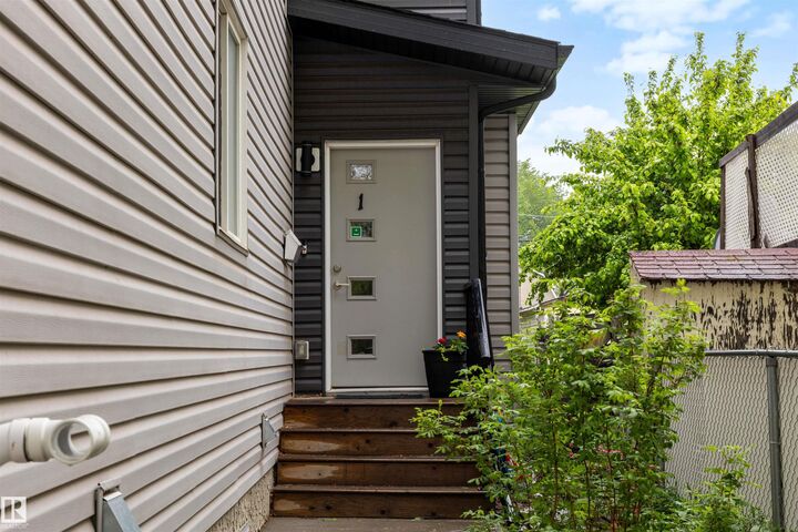 Property Photo:  11535 88 Street NW 1  AB T5B 3R2 