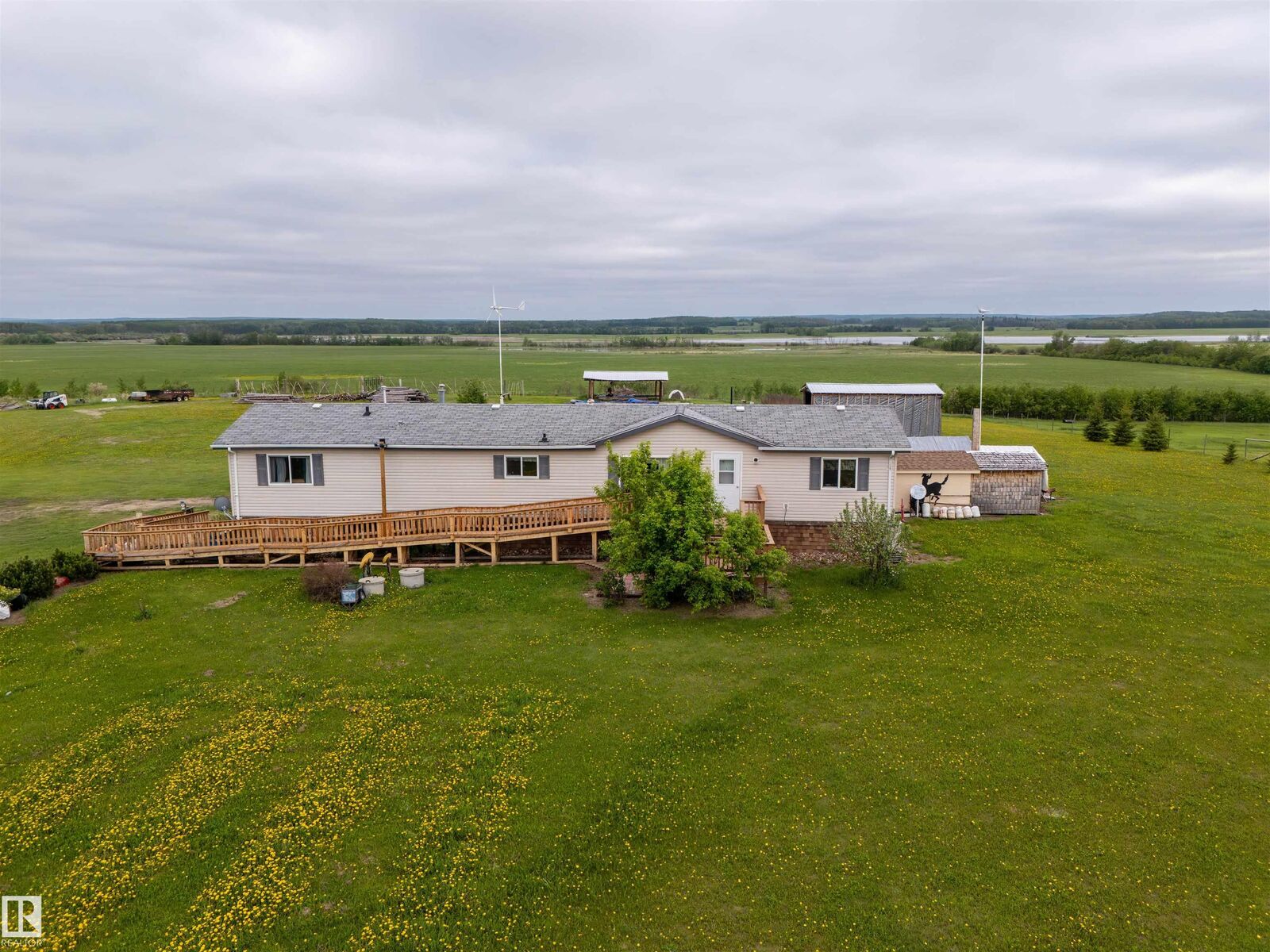 Photo de la propriété:  43313 Twp Rd 615A  AB T9M 1P3 