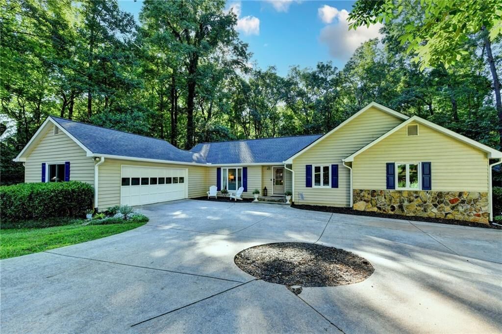Property Photo: 1830 Commonwealth Lane GA 30041