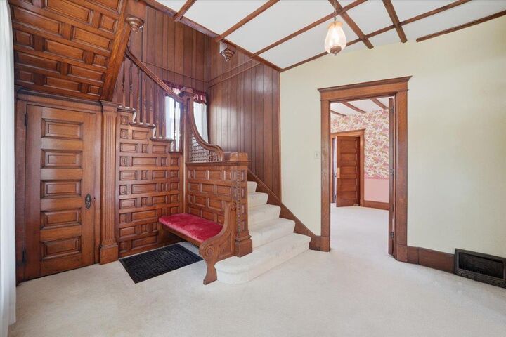 Property Photo:  203 1st Ave NE  IA 50662 