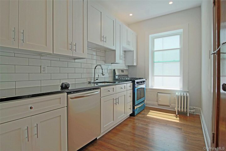 Property Photo:  