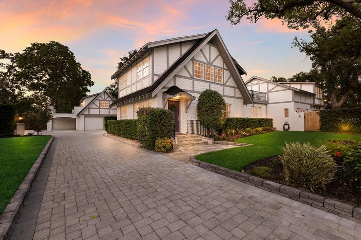 Property Photo:  1829 Bougainvillea Street  FL 34239 