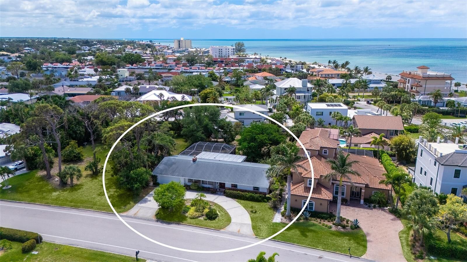 Property Photo: 621 Alhambra Road FL 34285