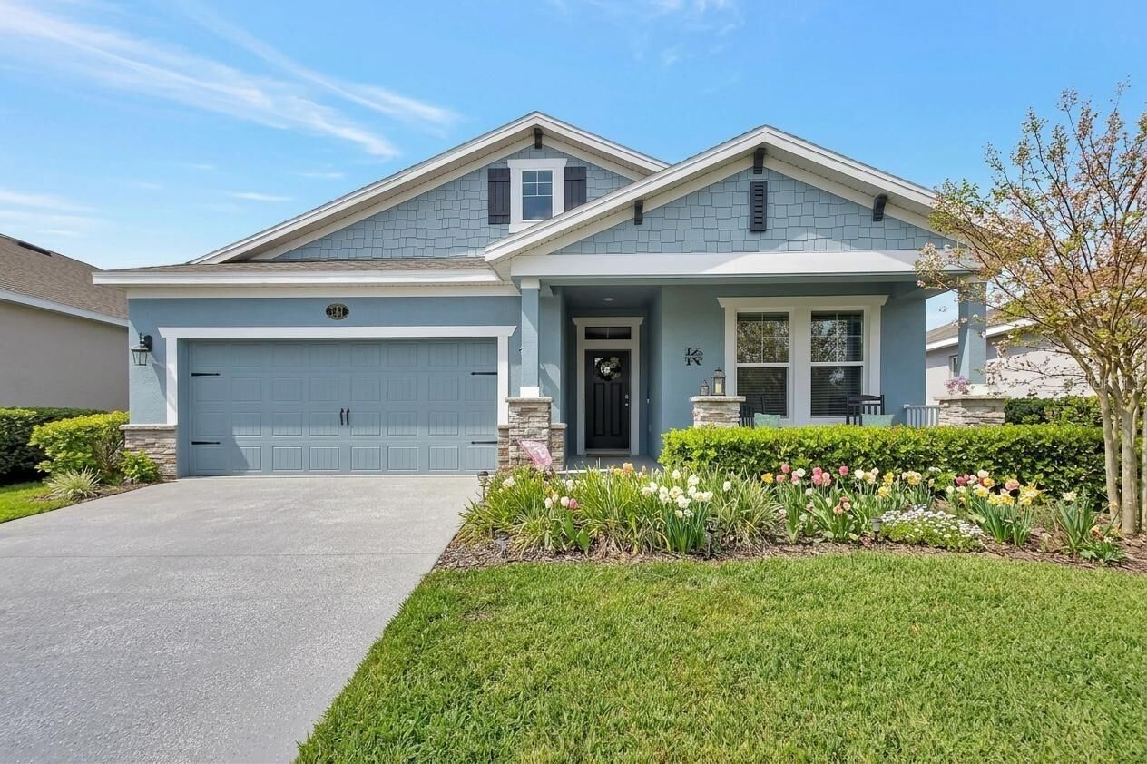 Property Photo:  744 E Victoria Trails Boulevard  FL 32724 