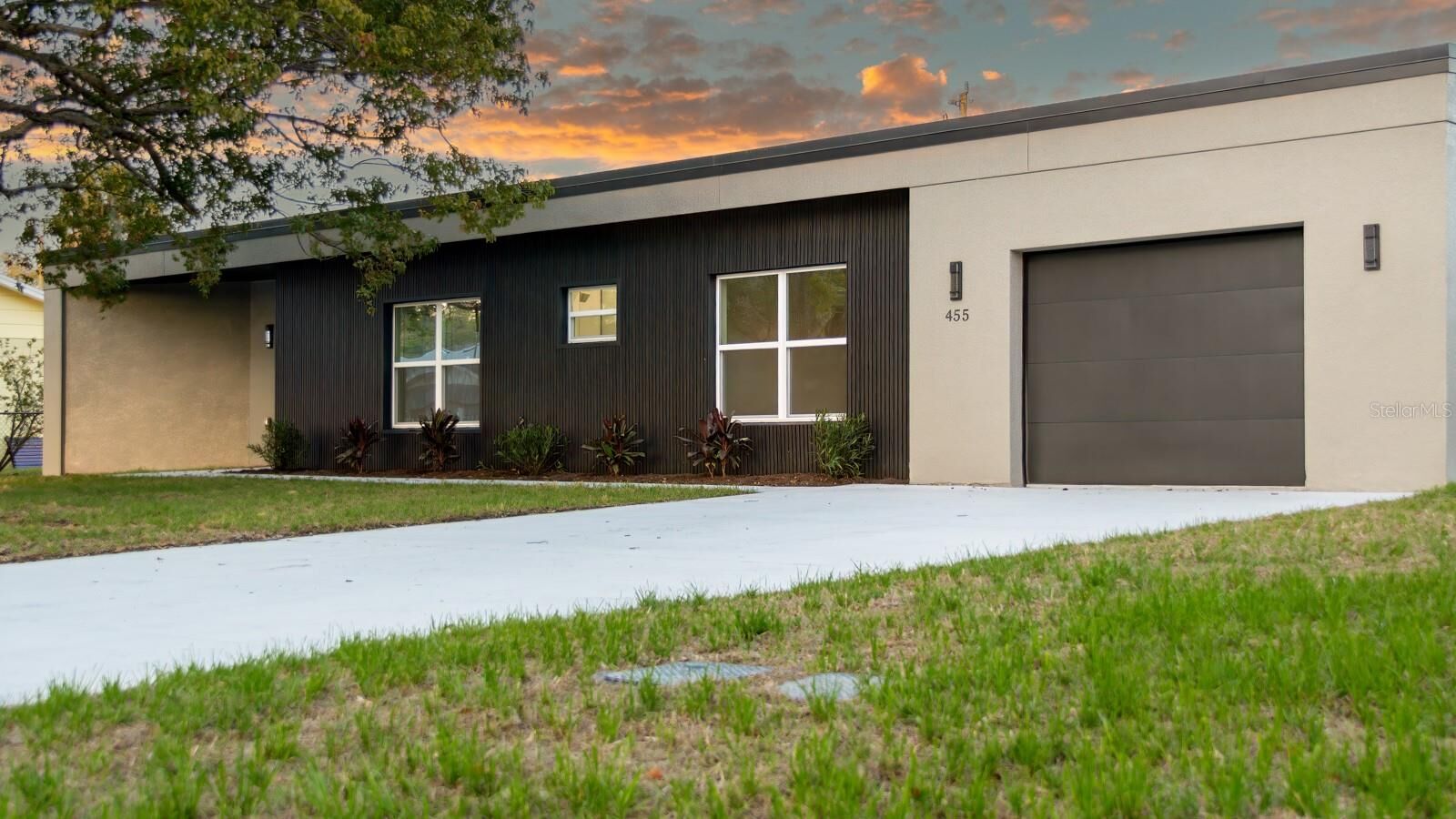 Property Photo: 455 Riverview Avenue FL 32771