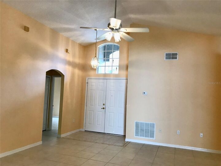Property Photo: 124 Easton Circle FL 32765