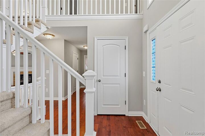 Property Photo:  38124 Cobble Creek Court  MI 48312 2001 