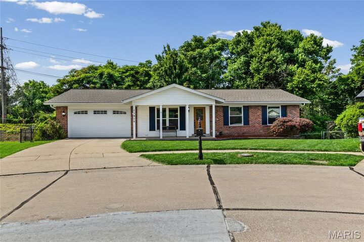 Property Photo:  11918 Wexford Place Drive  MO 63043 