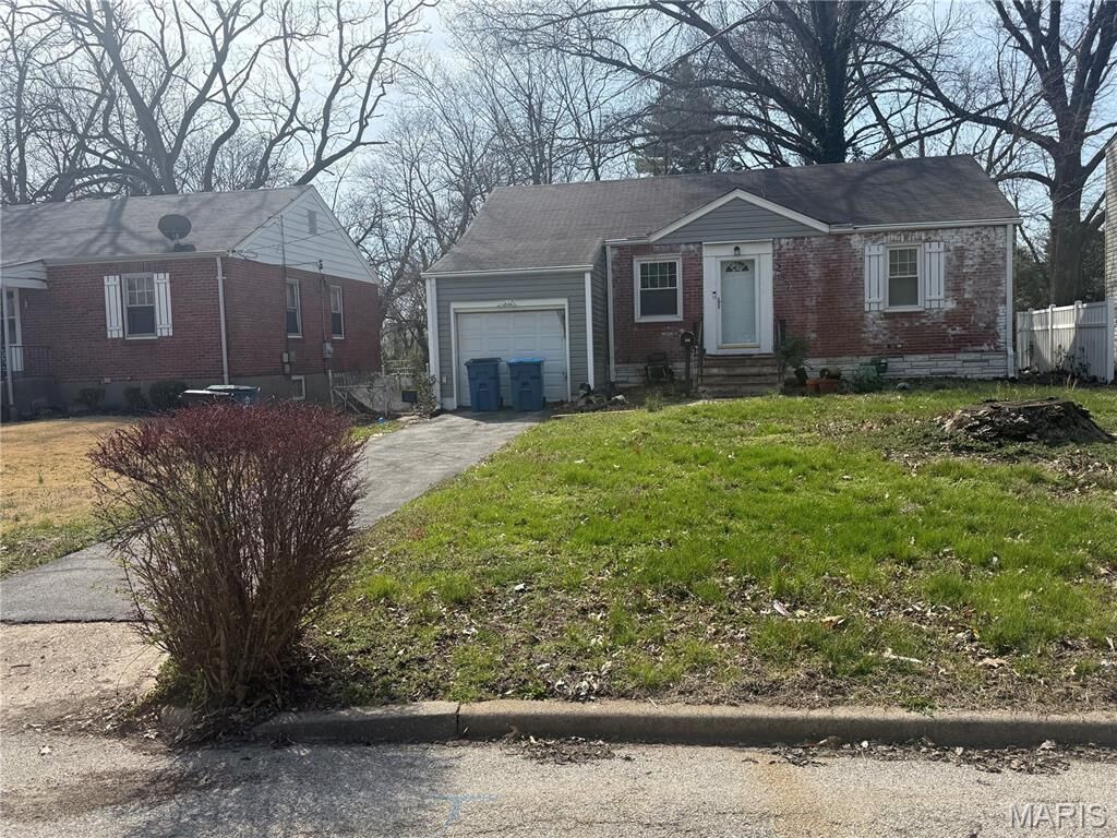 Property Photo: 257 S Barat Avenue MO 63135